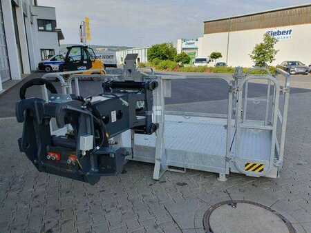 Ostatní 2022 Magni Arbeitskorb drehbar & ausziehbar 1.000 kg (5)