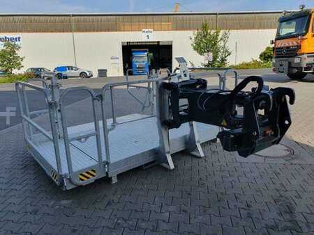 Ostatní 2022 Magni Arbeitskorb drehbar & ausziehbar 1.000 kg (7)