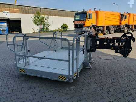 Ostatní 2022 Magni Arbeitskorb drehbar & ausziehbar 1.000 kg (8)