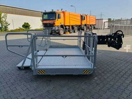 Ostatní 2022 Magni Arbeitskorb drehbar & ausziehbar 1.000 kg (9)