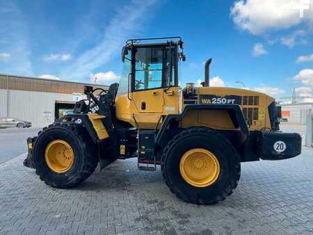 Chargeuse sur pneus 2005 Komatsu WA 250 PT - 5H / 12.390h / (8)