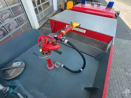 Outro 2005 MAN 8.150 Feuerwehr Schaum-Löschfahrzeug SLF 25/25 (16)