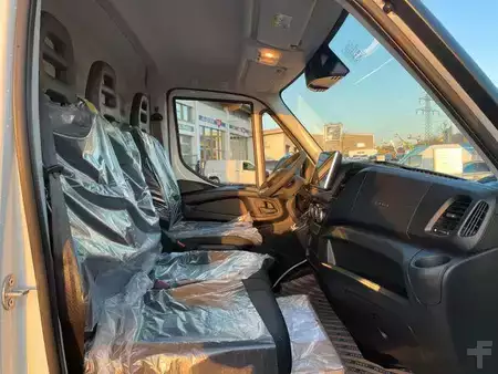 Pozostałe 0 Iveco Daily 35S18 HA8 3.0L *R3.520mm*Automatik*Kamera* (11)