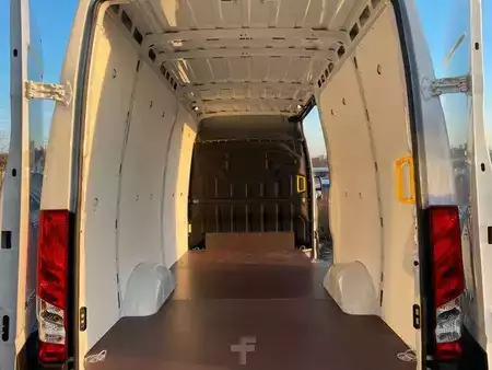 Pozostałe 0 Iveco Daily 35S18 HA8 3.0L *R3.520mm*Automatik*Kamera* (8)