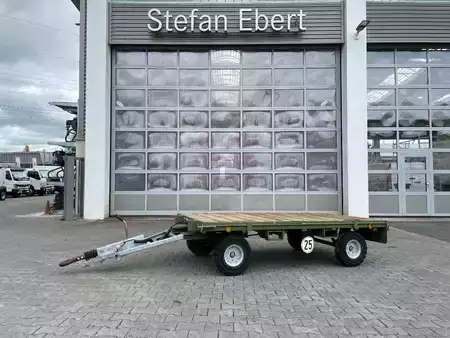 Outro 2018 Pefra Anhänger 3100 / Länge: 2,55 m / 2.810 kg / 2018 (1)