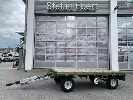Outro 2018 Pefra Anhänger 3100 / Länge: 2,55 m / 2.810 kg / 2018 (1)