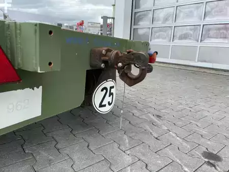Outro 2018 Pefra Anhänger 3100 / Länge: 2,55 m / 2.810 kg / 2018 (11)