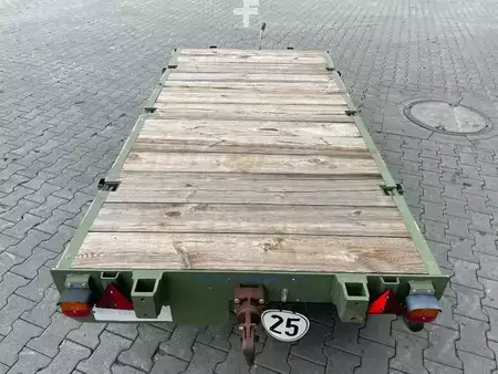Outro 2018 Pefra Anhänger 3100 / Länge: 2,55 m / 2.810 kg / 2018 (12)