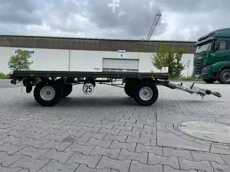 Outro 2018 Pefra Anhänger 3100 / Länge: 2,55 m / 2.810 kg / 2018 (6)