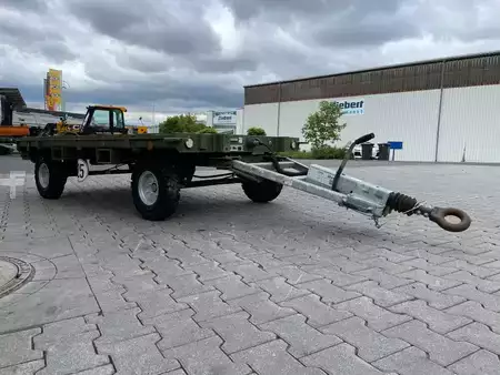 Outro 2018 Pefra Anhänger 3100 / Länge: 2,55 m / 2.810 kg / 2018 (7)