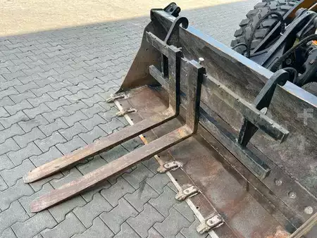 Hjullaster 2021 JCB 409 SV / nur 2.496h / Klima Klappschaufel Gabel (12)