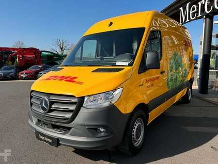 Autres 2024 Mercedes-Benz eSprinter 312 DHL Regal KEP-Ausbau (3)