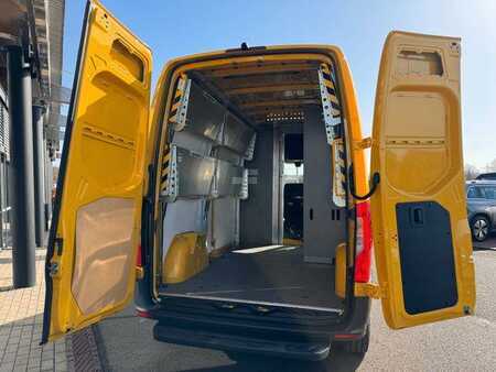 Autres 2024 Mercedes-Benz eSprinter 312 DHL Regal KEP-Ausbau (7)