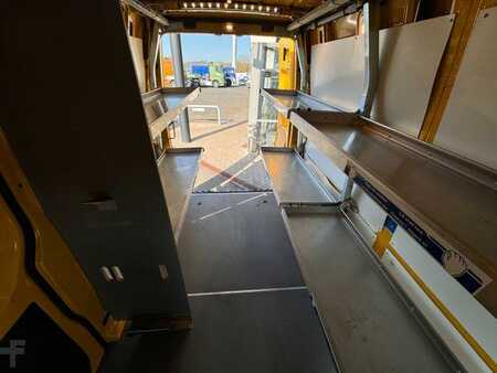 Autres 2024 Mercedes-Benz eSprinter 312 DHL Regal KEP-Ausbau (9)