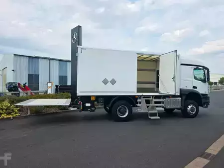 Övrigt 2018 Mercedes-Benz Arocs 1827 A 4x4 LBW Tür+Treppe Schalter 2 Stück (12)