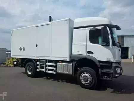 Övrigt 2018 Mercedes-Benz Arocs 1827 A 4x4 LBW Tür+Treppe Schalter 2 Stück (4)