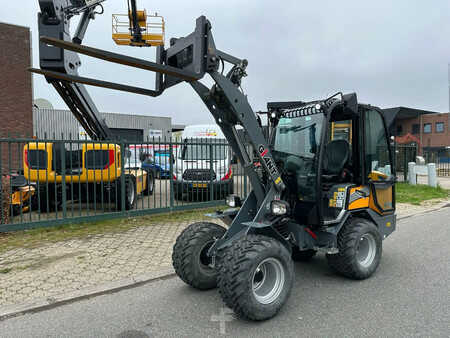 Kolové nakladače 2021 Giant G2700 X-TRA HD (13)