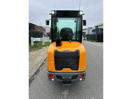 Kolové nakladače 2021 Giant G2700 X-TRA HD (14)