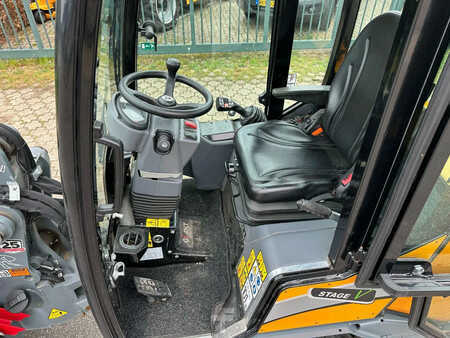 Kolové nakladače 2021 Giant G2700 X-TRA HD (29)