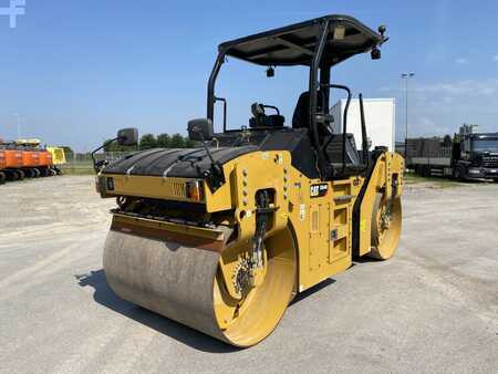 Tandemové válce 2016 Caterpillar CB 44B (2)