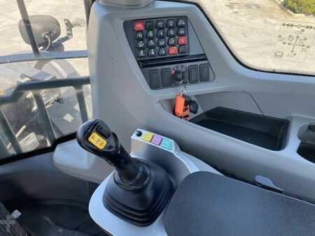 Radlader 2023 Case 821G (22)