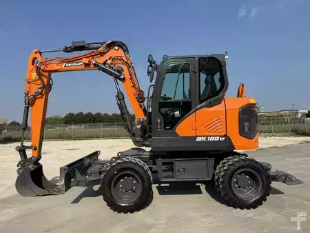 Lánctalpas kotrógép 2023 DEVELON DX100W-7 (1)
