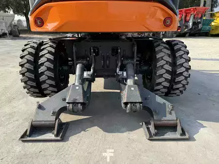 Lánctalpas kotrógép 2023 DEVELON DX100W-7 (10)