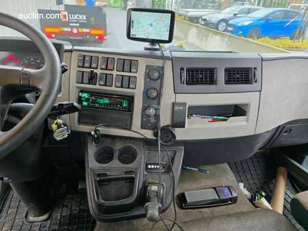 Camion 2015 Volvo FL (10)