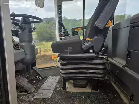 Chargeuse sur pneus 2022 JCB 427 S5 AG (19)