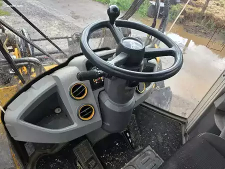 Chargeuse sur pneus 2022 JCB 427 S5 AG (20)