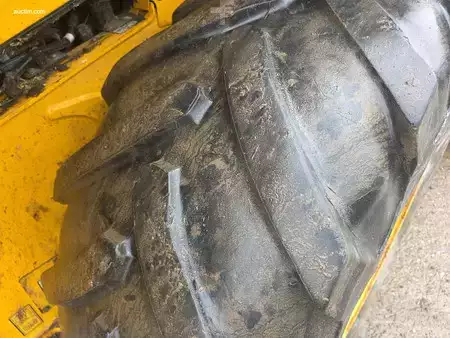 Chargeuse sur pneus 2022 JCB 427 S5 AG (32)