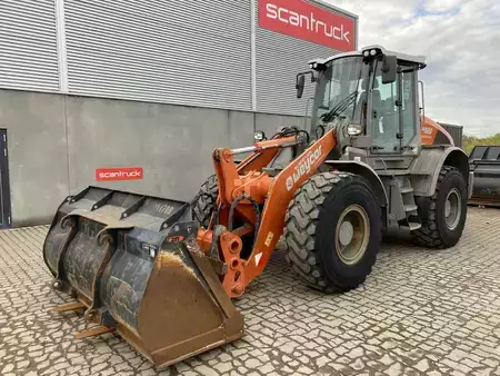 Kolové nakladače 2020 weycor AR620 (1)