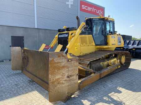 Outro 2021 Komatsu D65PXI-18EO (1)