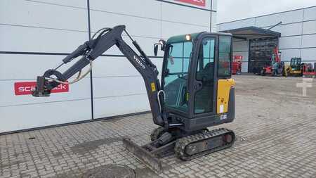 Outro 2016 Volvo EC18D (1)