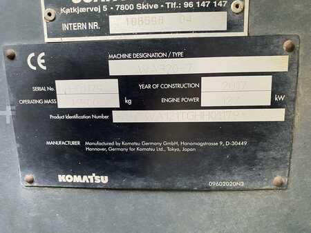 Komatsu WA320-7