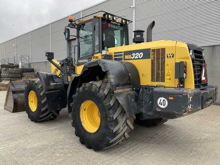 Komatsu WA320-7
