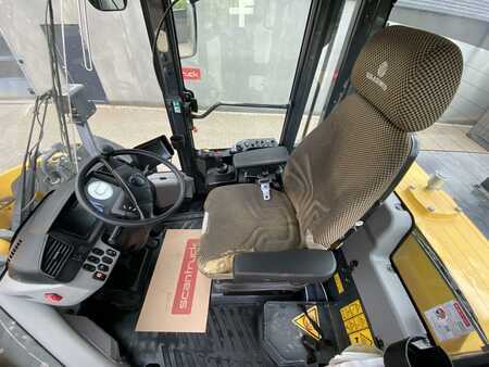Komatsu WA320-7