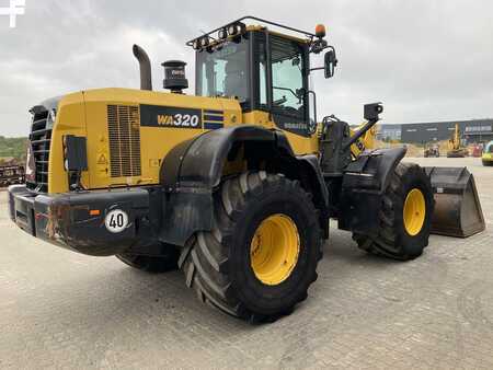 Komatsu WA320-7
