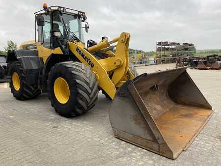 Komatsu WA320-7