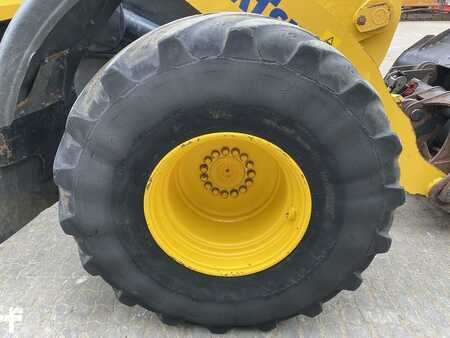 Komatsu WA320-7