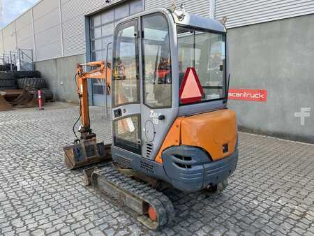 Autres 2003 Hitachi ZX18 (2)