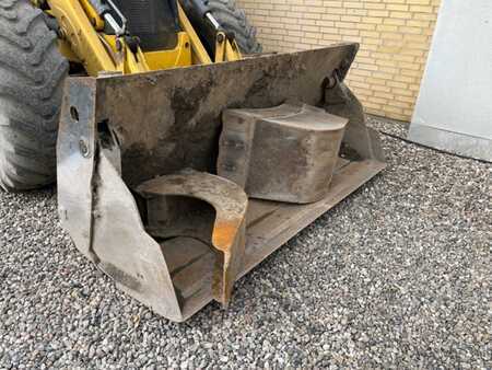 Pozostałe 2017 New Holland Construction LB115 (4)