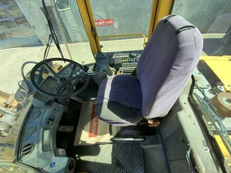 Outro 1996 Volvo L70C (3)
