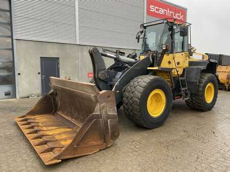 Komatsu WA320PZ-6