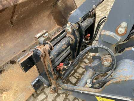 Kolové nakladače 2015 Terex TL100 (9)