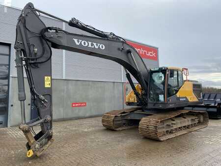 Pelles sur chenilles 2016 Volvo EC300EL (1)