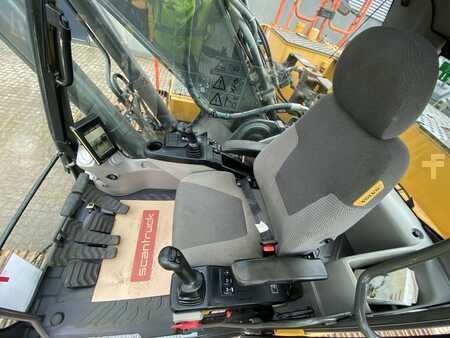 Pelles sur chenilles 2016 Volvo EC300EL (3)