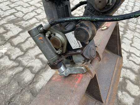 Mini-koparki 2017 Volvo EC18D (9)