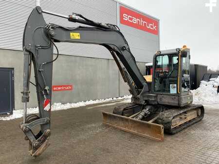 Mini pelle 2015 Volvo ECR88D (1)