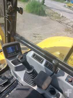 Komatsu PC80MR-5